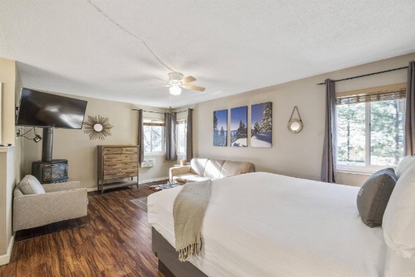 Resthaven Tahoe image 18